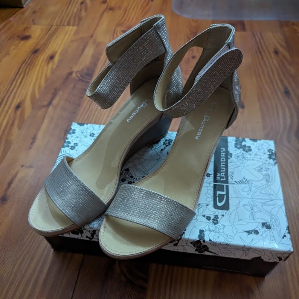 Brand New CL by Laundry Metallic Wedge Sandals Size 9.5